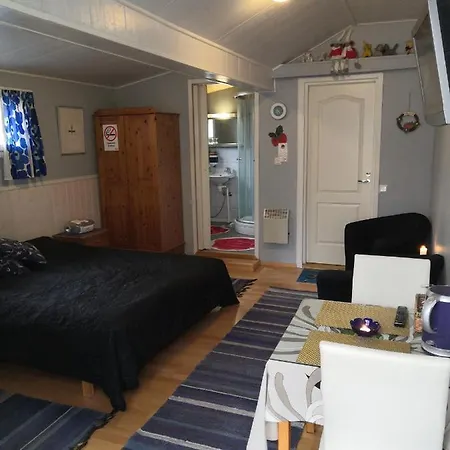 Mansikka Bed & Breakfast 3*